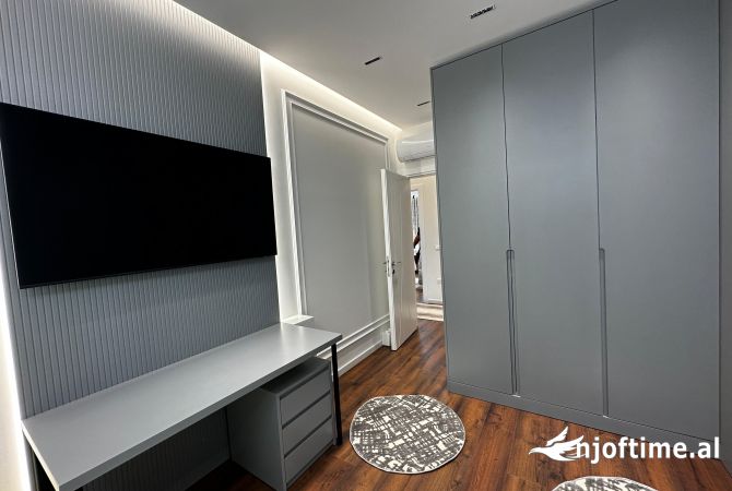 Shtepi me qera Apartament ne Tirane, 2+1, Mobilimi E mobiluar, Pagesa 1,000  Euro.