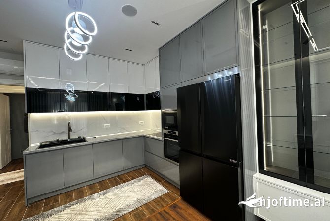 Shtepi me qera Apartament ne Tirane, 2+1, Mobilimi E mobiluar, Pagesa 1,000  Euro.