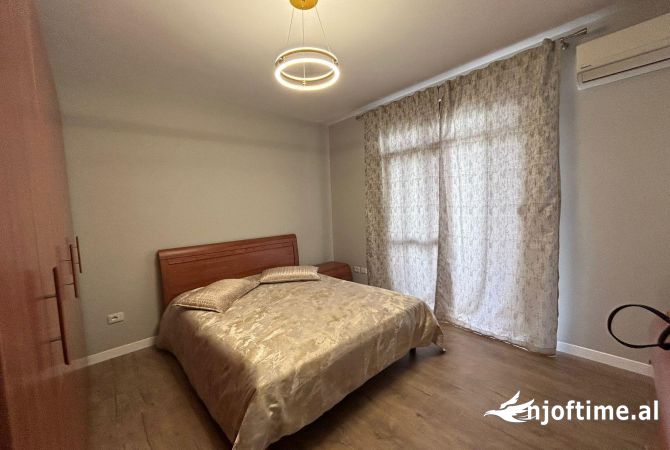 Shtepi ne shitje Apartament ne Tirane, 2+1, Mobilimi E mobiluar, Pagesa 280,000  Euro.
