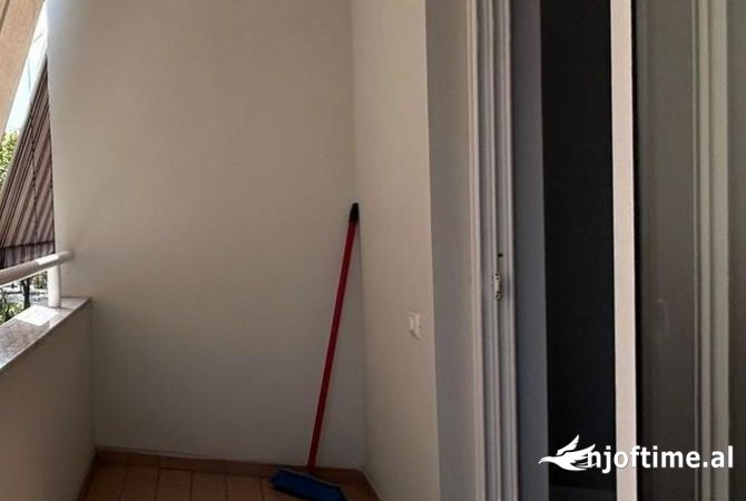 Shtepi ne shitje Apartament ne Tirane, 2+1, Mobilimi E mobiluar, Pagesa 280,000  Euro.