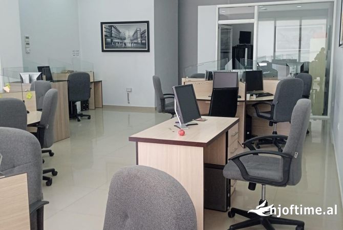 Ambient biznesi me qera 3+1 ne Tirane - 1,000 Euro