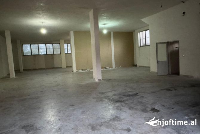 Ambient biznesi me qera 4+1 ne Tirane - 1,200 Euro