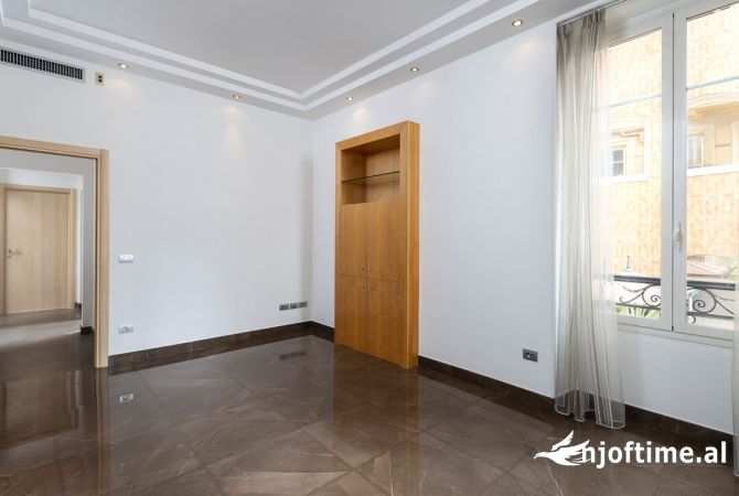 Ambient biznesi me qera 1+1 ne Tirane - 900 Euro