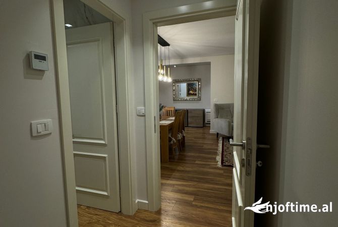 Shtepi me qera Apartament ne Tirane, 1+1, Mobilimi E mobiluar, Pagesa 2,500  Euro.