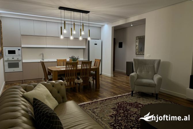 Shtepi me qera Apartament ne Tirane, 1+1, Mobilimi E mobiluar, Pagesa 2,500  Euro.