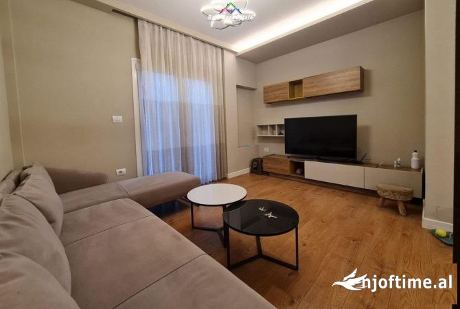 Shtepi me qera 3+1 ne Tirane - 1,500 Euro