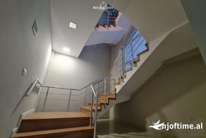 Shtepi me qera Shtepi Private ne Tirane, 3+1, Mobilimi E mobiluar, Pagesa 1,500  Euro.