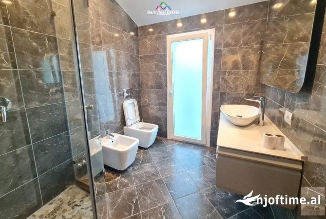 Shtepi me qera Shtepi Private ne Tirane, 3+1, Mobilimi E mobiluar, Pagesa 1,500  Euro.