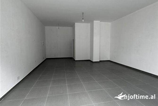 Ambient biznesi me qera 1+1 ne Tirane - 800 Euro