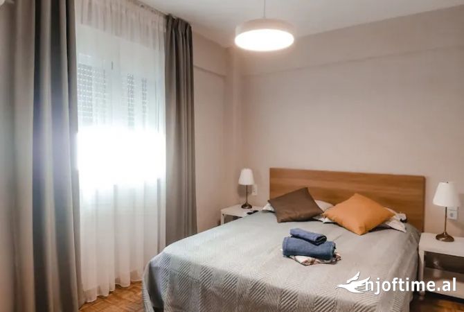 Shtepi me qera 3+1 ne Tirane - 1,300 Euro