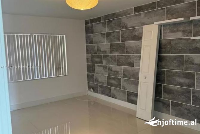 Ambient biznesi me qera 1+1 ne Tirane - 600 Euro