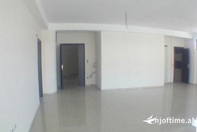 Ambient biznesi me qera 3+1 ne Tirane - 500 Euro