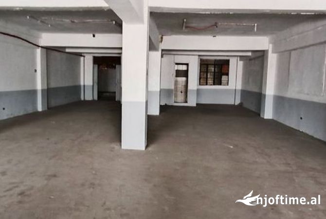 Ambient biznesi me qera 4+1 ne Tirane - 800 Euro