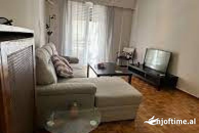 Shtepi me qera 2+1 ne Tirane - 1,200 Euro