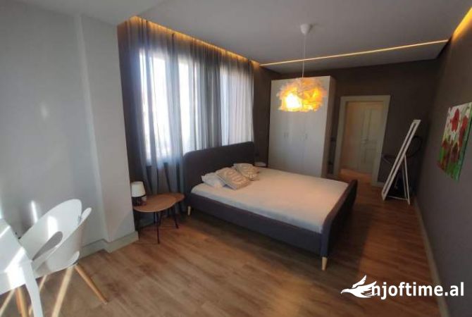Shtepi me qera Shtepi Private ne Tirane, 3+1, Mobilimi E mobiluar, Pagesa 1,200  Euro.