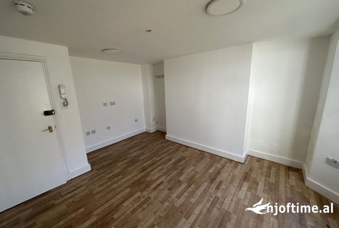 Ambient biznesi me qera 3+1 ne Tirane - 520 Euro