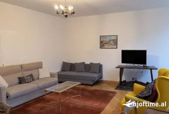 Shtepi me qera 2+1 ne Tirane - 690 Euro
