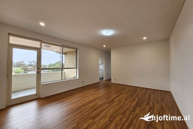 Ambient biznesi me qera 3+1 ne Tirane - 1,000 Euro