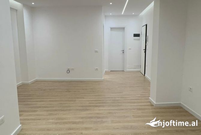 Ambient biznesi me qera 3+1 ne Tirane - 700 Euro