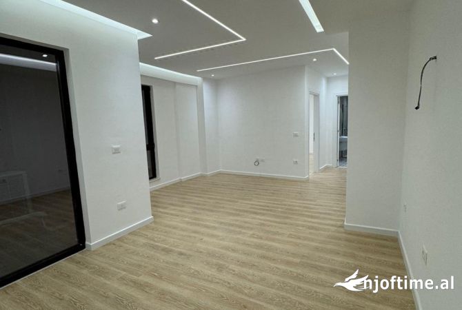 Ambient biznesi me qera 3+1 ne Tirane - 700 Euro