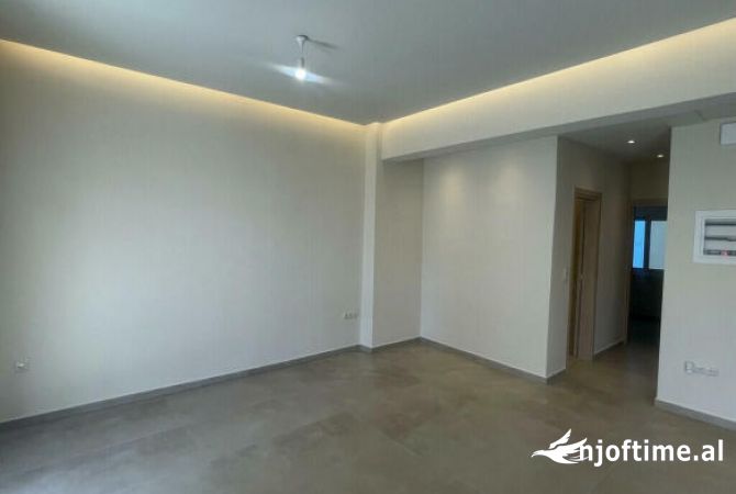 Ambient biznesi me qera 3+1 ne Tirane - 600 Euro