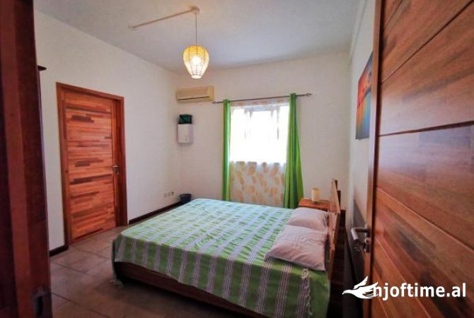 Shtepi me qera 2+1 ne Tirane - 1,000 Euro