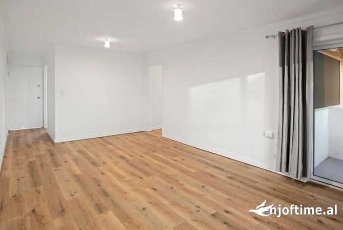 Ambient biznesi me qera 3+1 ne Tirane - 1,400 Euro