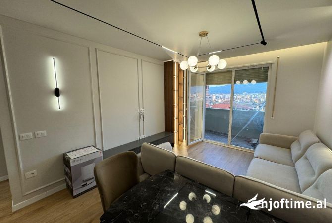 Shtepi ne shitje Apartament ne Tirane, 1+1, Mobilimi E mobiluar, Pagesa 160,000  Euro.
