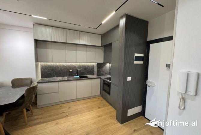 Shtepi ne shitje Apartament ne Tirane, 1+1, Mobilimi E mobiluar, Pagesa 160,000  Euro.