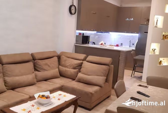 Shtepi me qera 2+1 ne Tirane - 700 Euro