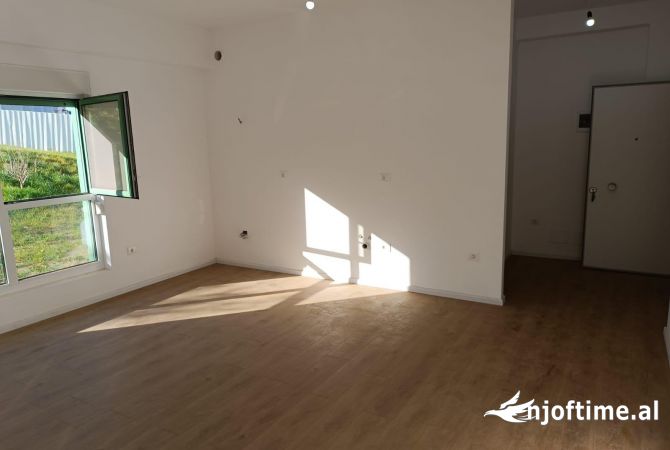 Ambient biznesi me qera 3+1 ne Tirane - 250 Euro