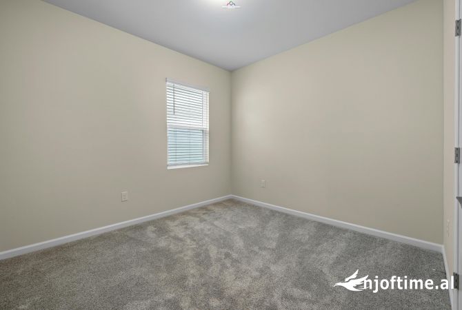 Ambient biznesi me qera 3+1 ne Tirane - 1,000 Euro