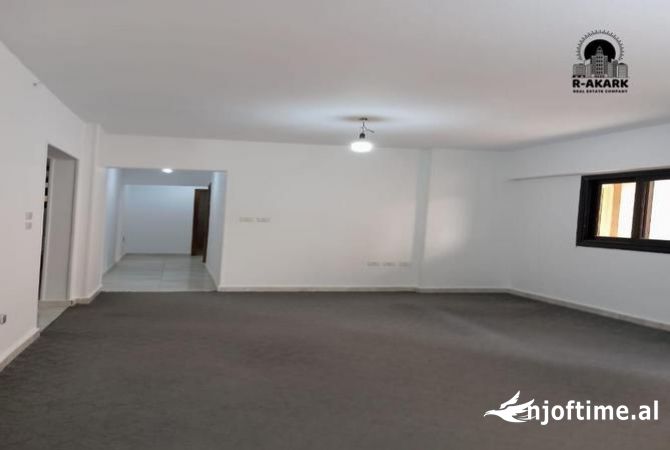 Ambient biznesi me qera 3+1 ne Tirane - 3,500 Euro