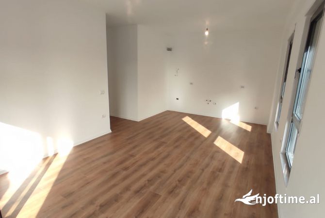 Ambient biznesi me qera 3+1 ne Tirane - 550 Euro