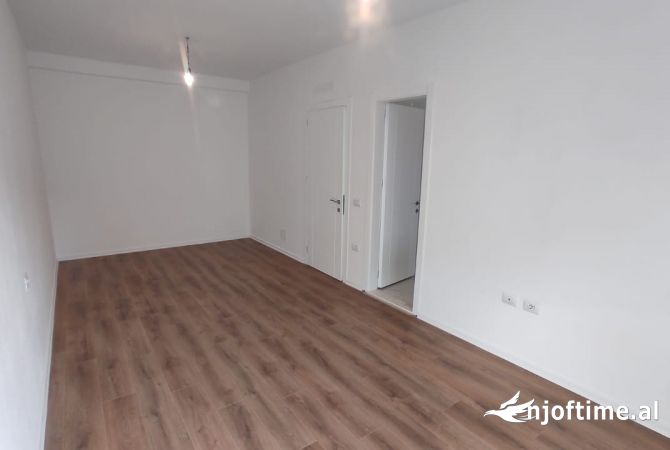 Ambient biznesi me qera 3+1 ne Tirane - 550 Euro