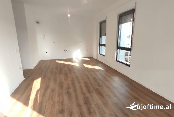 Ambient biznesi me qera 3+1 ne Tirane - 550 Euro
