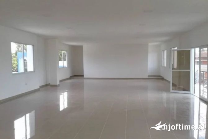 Ambient biznesi me qera 3+1 ne Tirane - 1,200 Euro