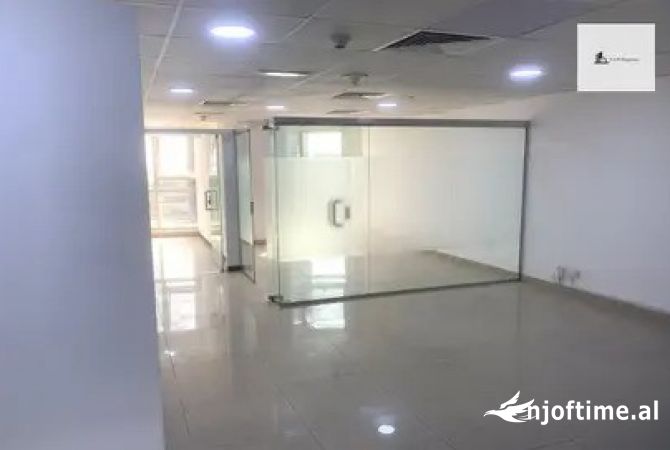 Ambient biznesi me qera 3+1 ne Tirane - 900 Euro