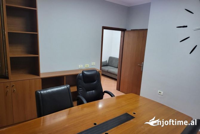 Ambient biznesi me qera 3+1 ne Tirane - 600 Euro