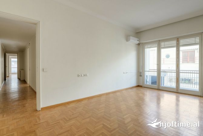 Ambient biznesi me qera 3+1 ne Tirane - 1,250 Euro