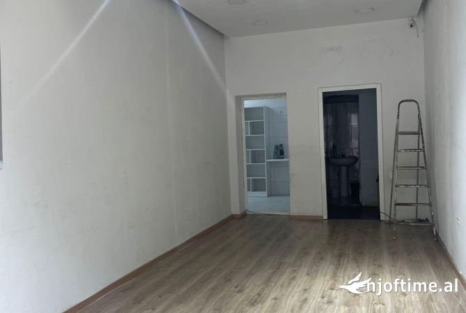 Ambient biznesi me qera 1+1 ne Tirane - 700 Euro