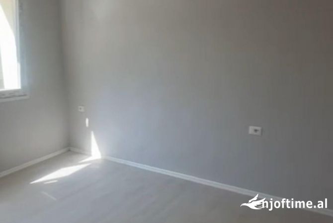 Ambient biznesi me qera 3+1 ne Tirane - 450 Euro