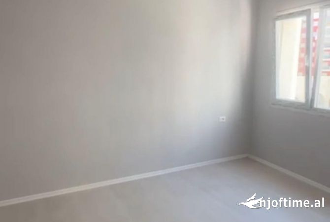 Ambient biznesi me qera 3+1 ne Tirane - 450 Euro