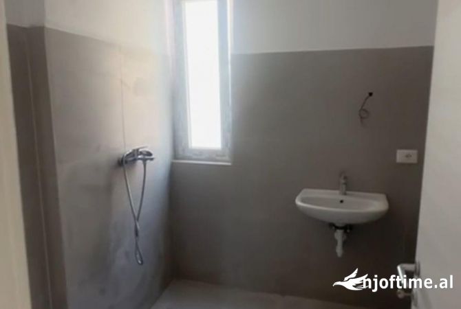 Zyre Me Qera 2+1 Tek Fusha e Aviacionit (ID BZ2517) Tirane