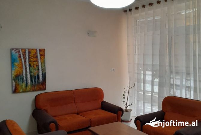 Shtepi me qera 2+1 ne Tirane - 550 Euro