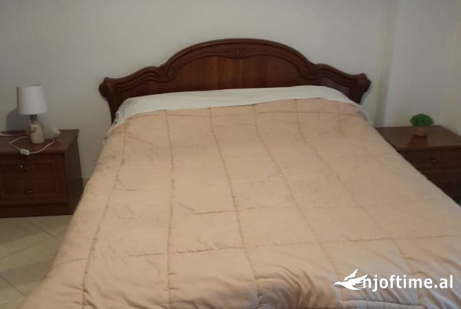 Shtepi me qera Apartament ne Tirane, 2+1, Mobilimi E mobiluar, Pagesa 550  Euro.