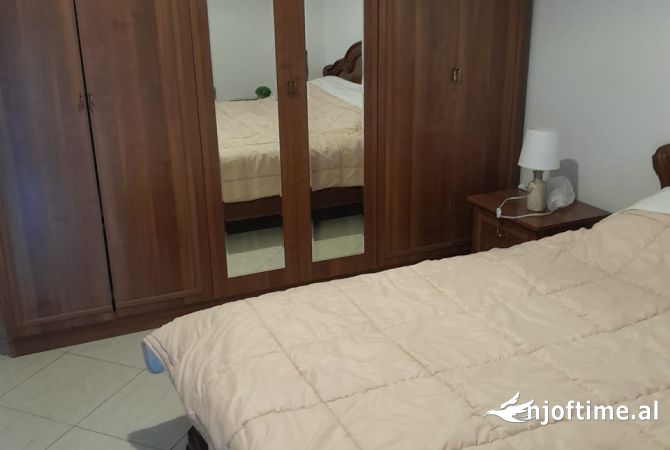 Shtepi me qera Apartament ne Tirane, 2+1, Mobilimi E mobiluar, Pagesa 550  Euro.