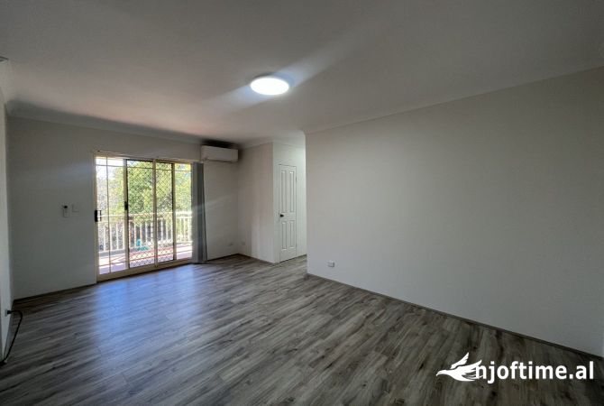Ambient biznesi me qera 3+1 ne Tirane - 1,300 Euro