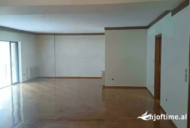 Ambient biznesi me qera 3+1 ne Tirane - 3,000 Euro
