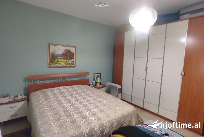 Shtepi ne shitje Apartament ne Tirane, 2+1, Mobilimi E mobiluar, Pagesa 253,000  Euro.
